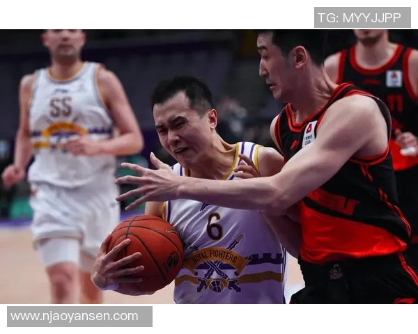 2016年CBA精彩对决上海队迎战北京队激烈角逐引发球迷热情